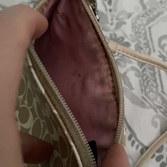 Coach Chelsea Signature Heritage Stripe Pink White Zip Wristlet - Picture 7 of 7